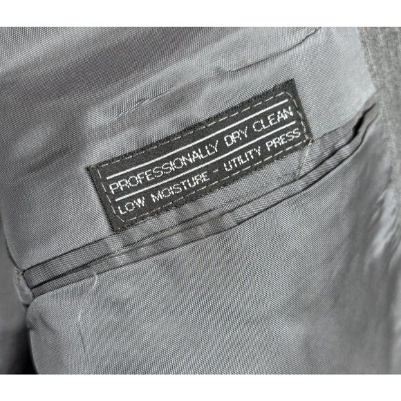 Vittorio Rex Grey/Gray Striped Suit. Coat 44R. Pants 38x30. Made In Italy. Nice - Picture 5 of 11